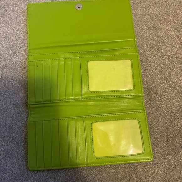 Light green wallet with ☮️ and sparkles on the front - Picture 3 of 5